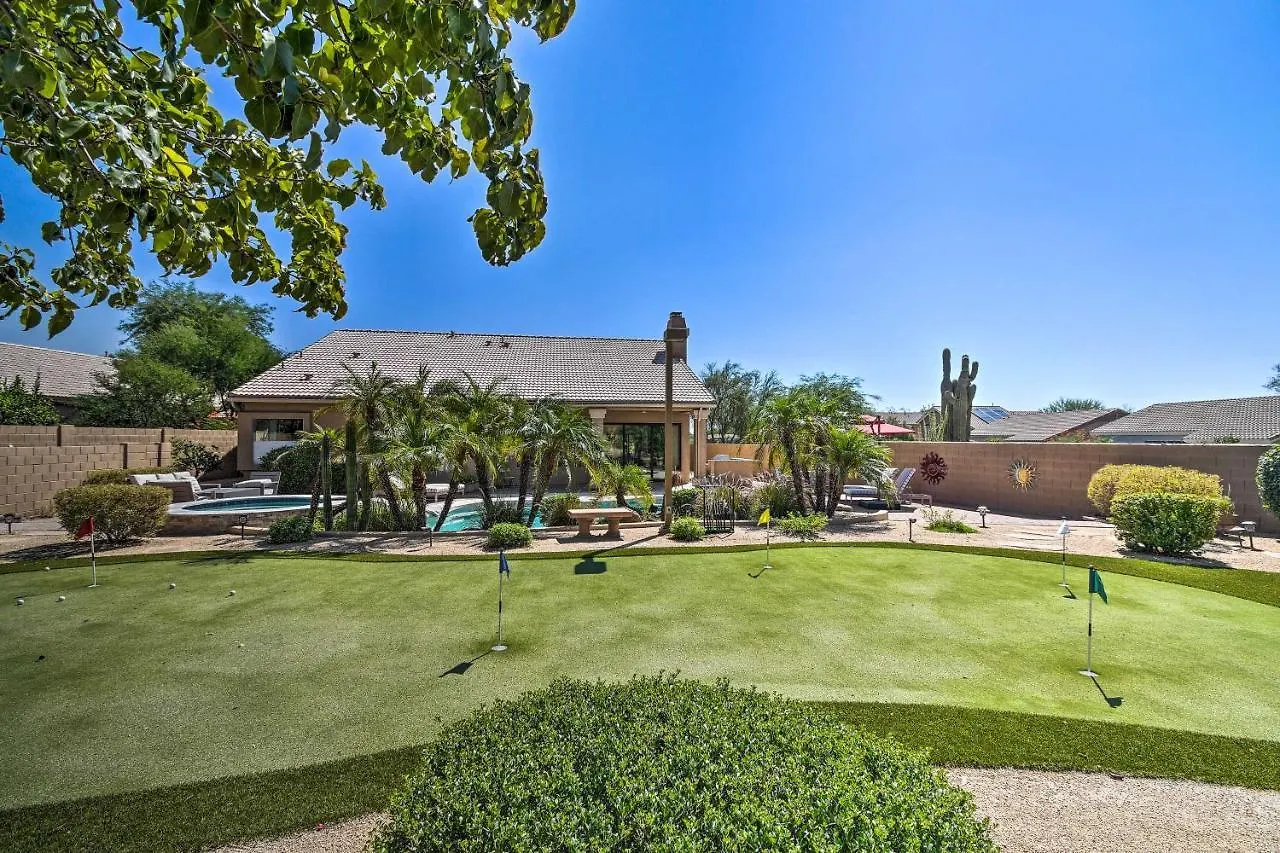 Scottsdale Golfers Getaway With Putting Green