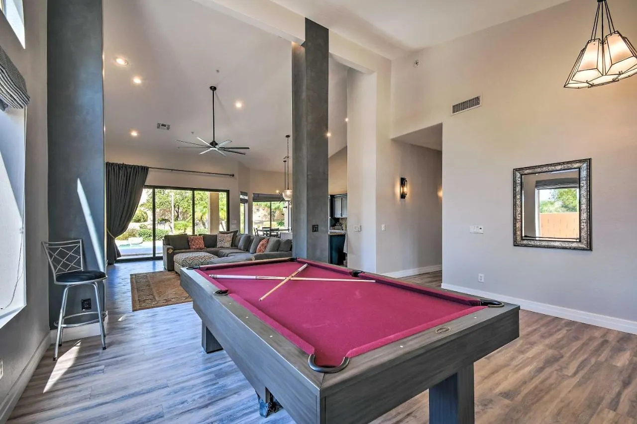 Scottsdale Golfers Getaway With Putting Green