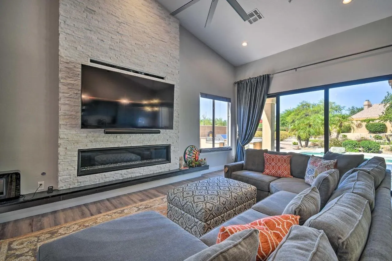 Scottsdale Golfers Getaway With Putting Green